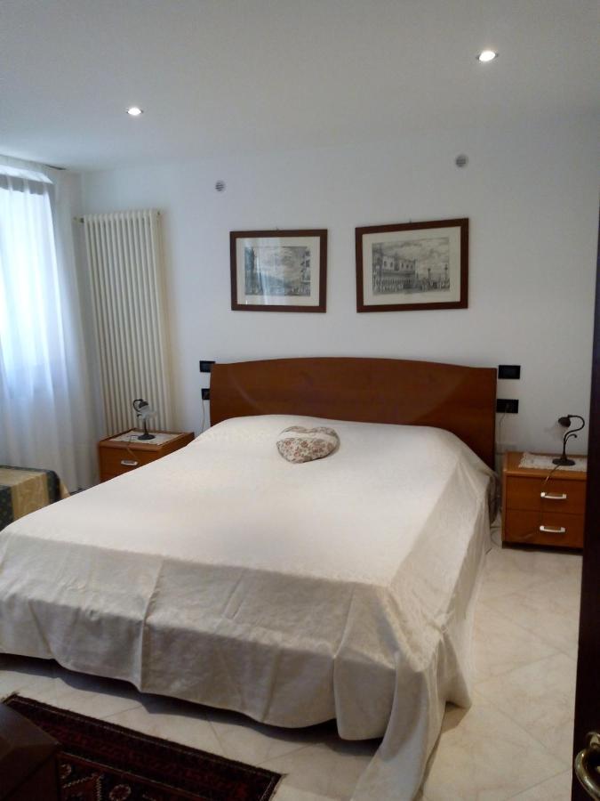 Habitación en casa particular With A Secret And Romantic Park Venecia